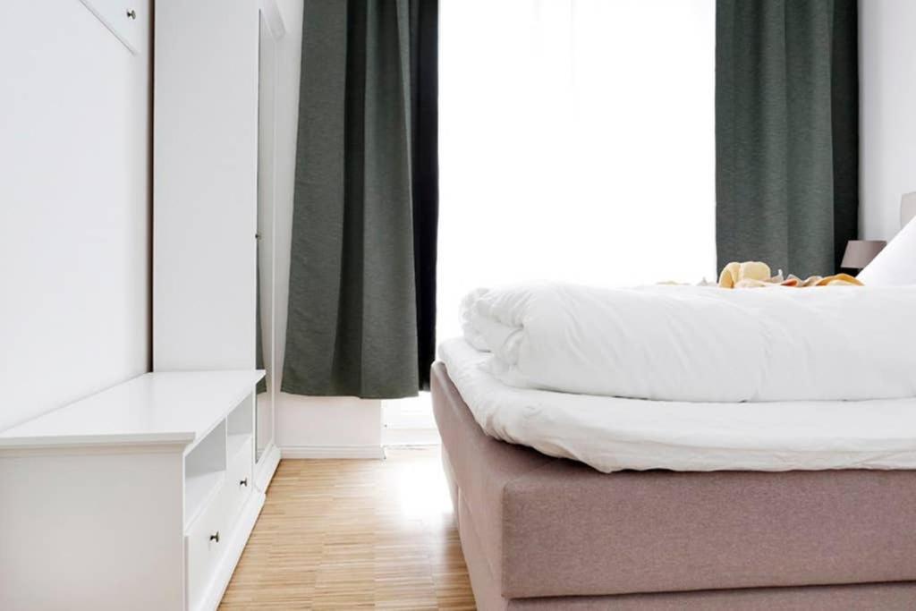 Sc 06 By Rockchair Apartments L Superhost Status L 4 Bedrooms Boxspringbeds 2 Bathrooms Balcony Elevator - Cozy Family & Business Flair Welcomes You! ベルリン エクステリア 写真