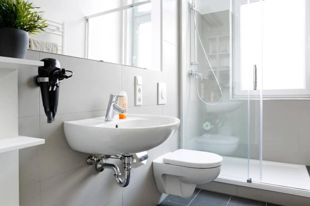Sc 06 By Rockchair Apartments L Superhost Status L 4 Bedrooms Boxspringbeds 2 Bathrooms Balcony Elevator - Cozy Family & Business Flair Welcomes You! ベルリン エクステリア 写真
